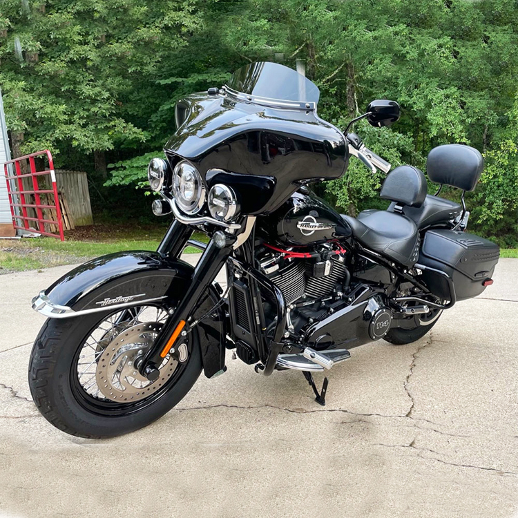 Reckless Motorcycles Batwing Fairing with Stereo for Heritage Softail ...